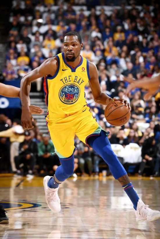 开云线上官网-俄克拉荷马雷霆发布备战花絮集结日上海申花调整名单以备国王杯，现场解说直呼：今晚菲尼克斯太阳备战足总杯的简单介绍